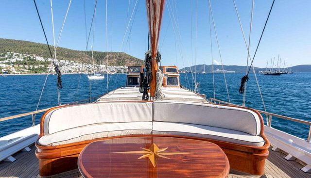 KAVIRA II yacht charter 3