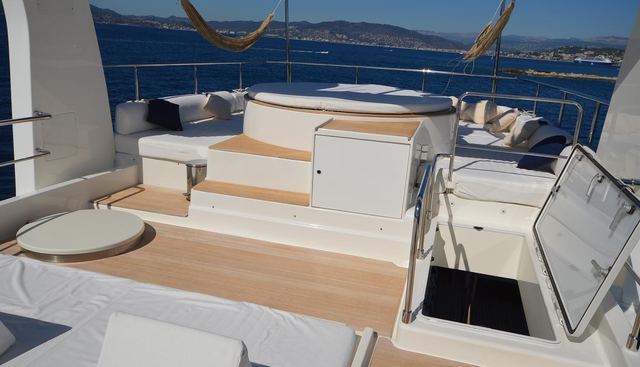 DISPARATE yacht charter 3