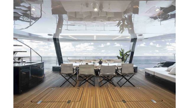 MANTA yacht charter 5