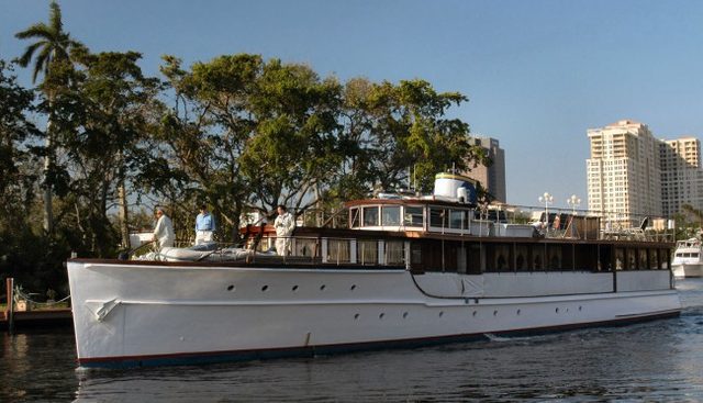 HONEY FITZ yacht charter 3