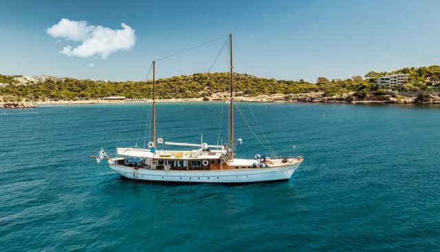 LITHI yacht charter 5