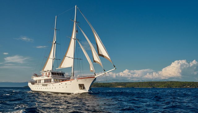 CORSARIO yacht charter 5