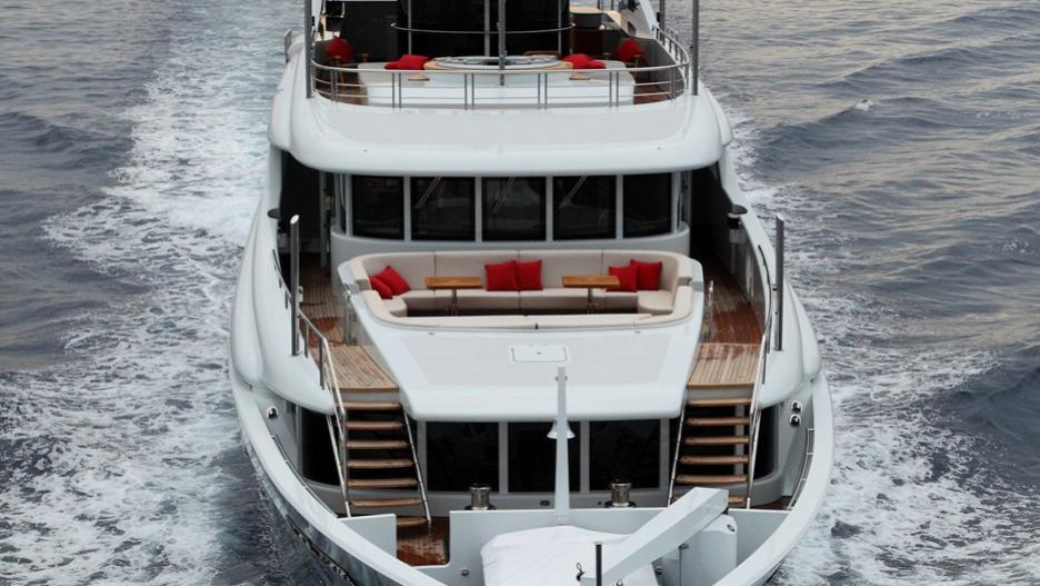 2 LADIES yacht charter 2