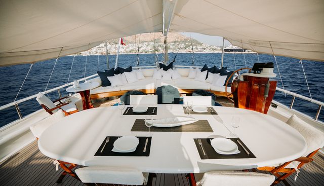 BEYAZ LALE yacht charter 4