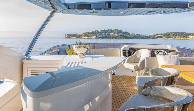 INSOMNIA yacht charter 4