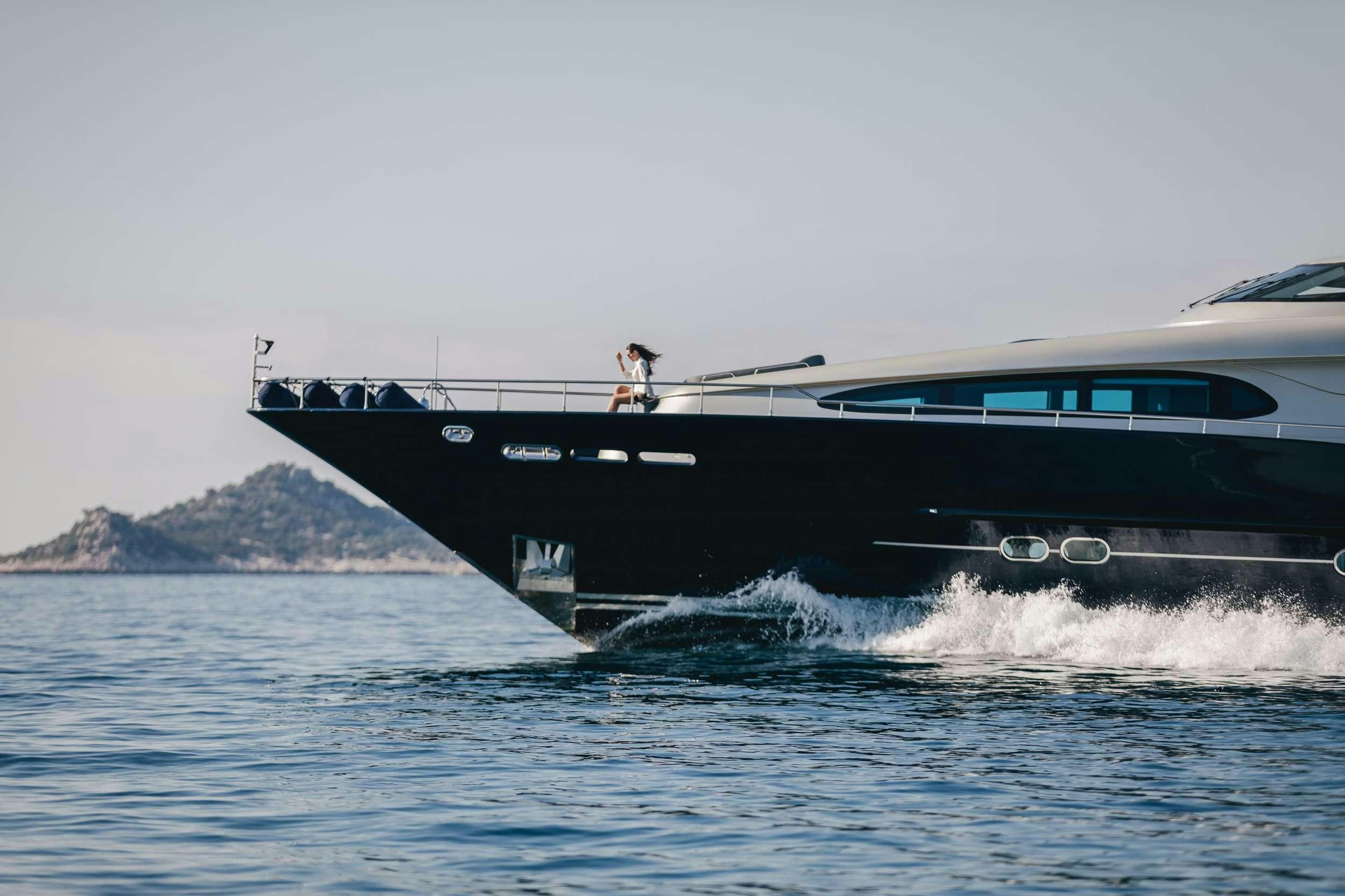 ONE BLUE yacht charter 4