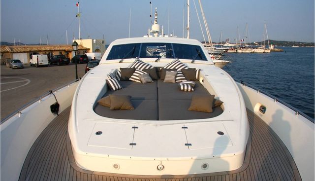 MOON GLIDER yacht charter 3