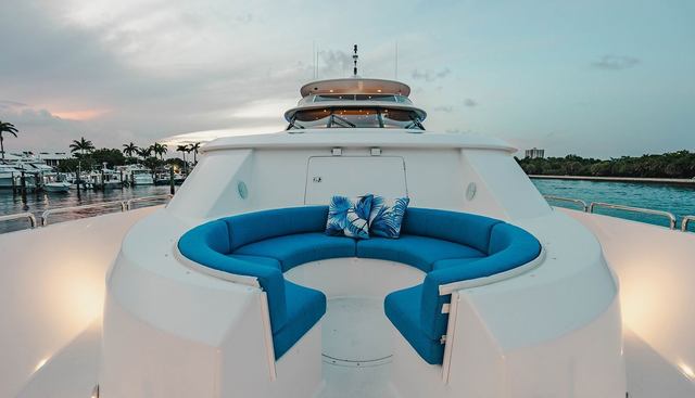 LA LADY yacht charter 2