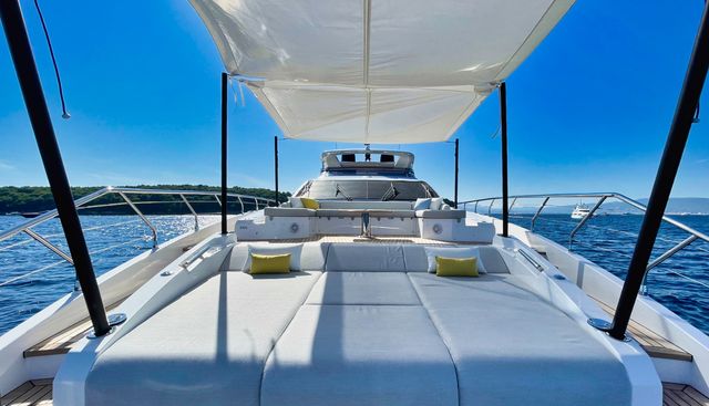 WAVE yacht charter 3