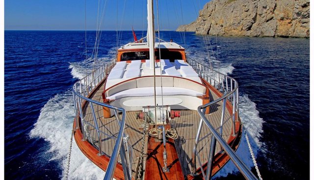 AZRA DENIZ yacht charter 4