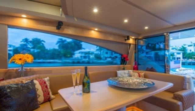DIVAS DEL MAR yacht charter 5
