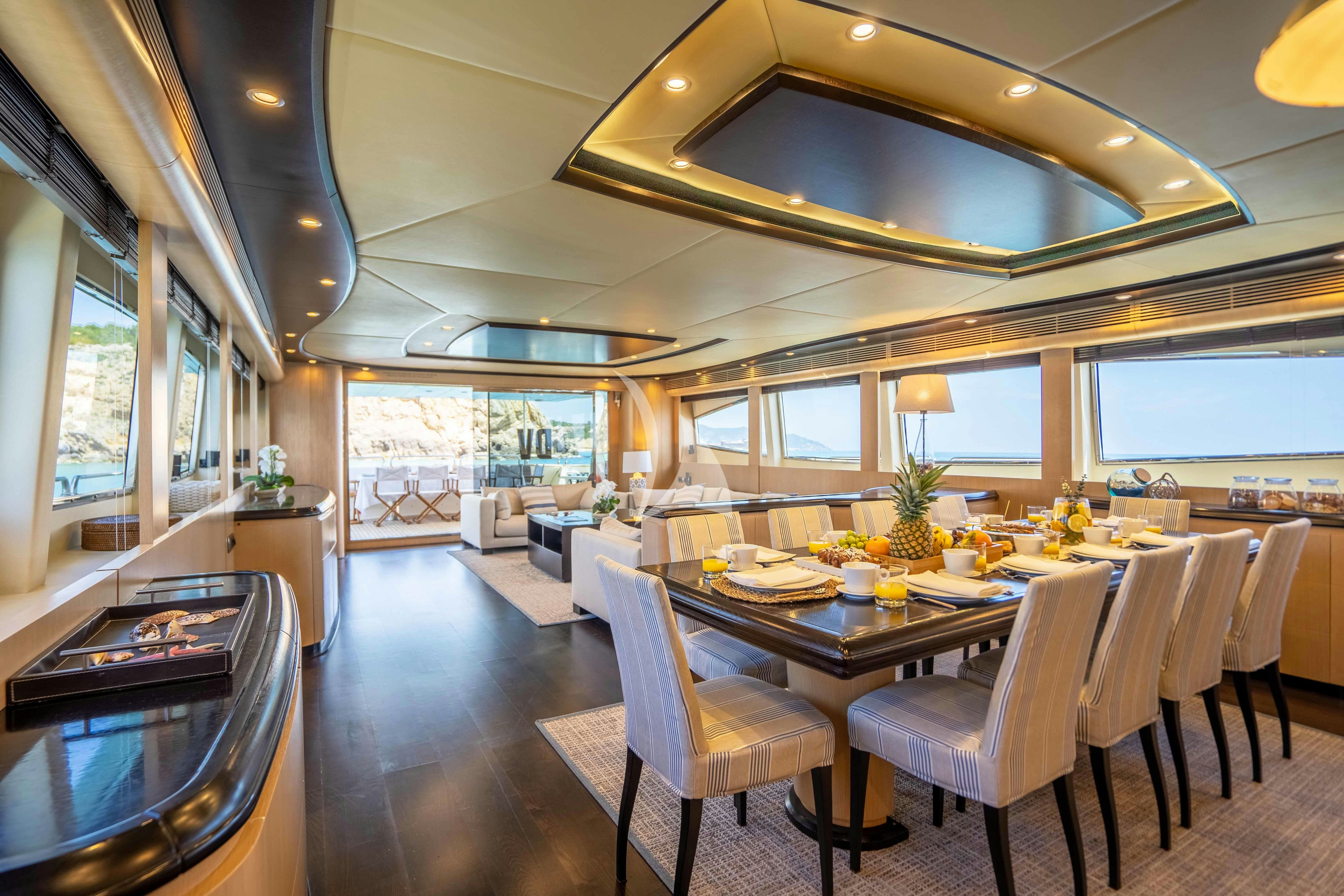DOLCE VITA IV yacht charter 4