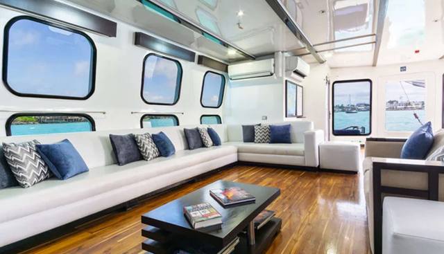 NATURAL PARADISE yacht charter 5