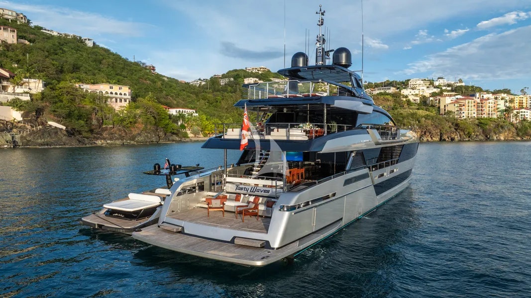 TASTY WAVES yacht charter 3