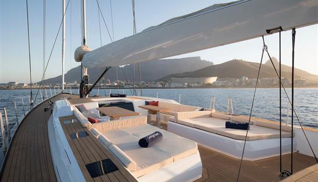 KIWAYU yacht charter 4