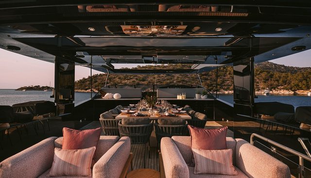 ISLANDER II yacht charter 3