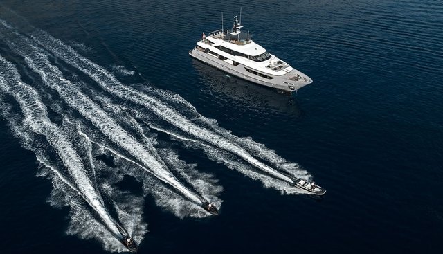 LES BRUXELLOIS yacht charter 5