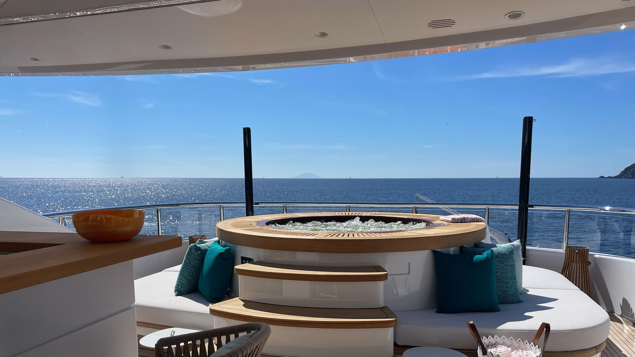 XWAVE yacht charter 5