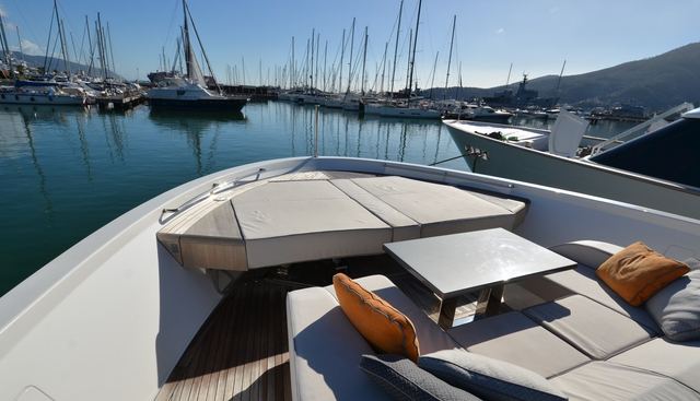 JACKI yacht charter 3