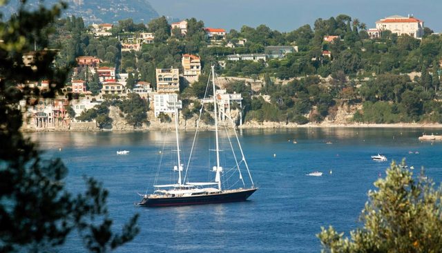 LA LUNA yacht charter 5
