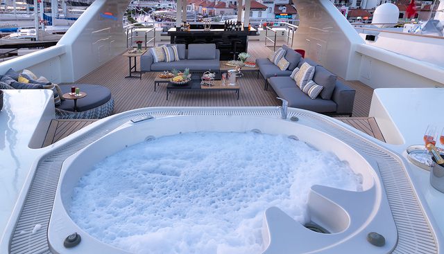 QUEEN MARE yacht charter 2