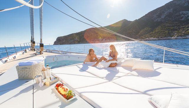 Q yacht charter 4