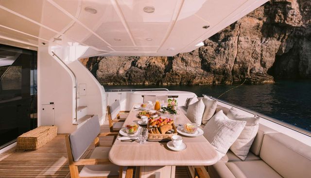 D&D yacht charter 5