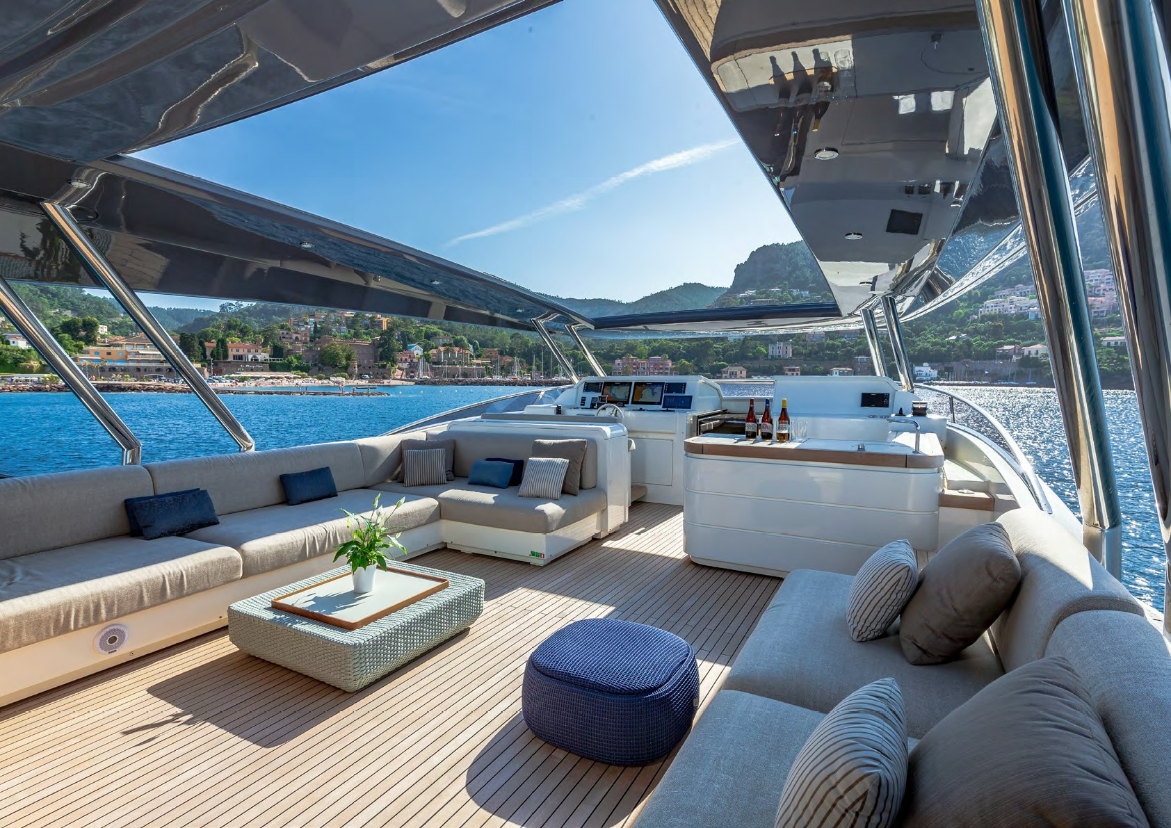 ESMERALDA OF THE SEAS yacht charter 3