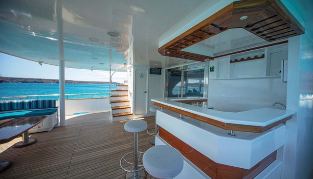 GRAND DAPHNE yacht charter 5