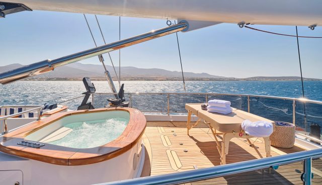 BURRASCA yacht charter 4