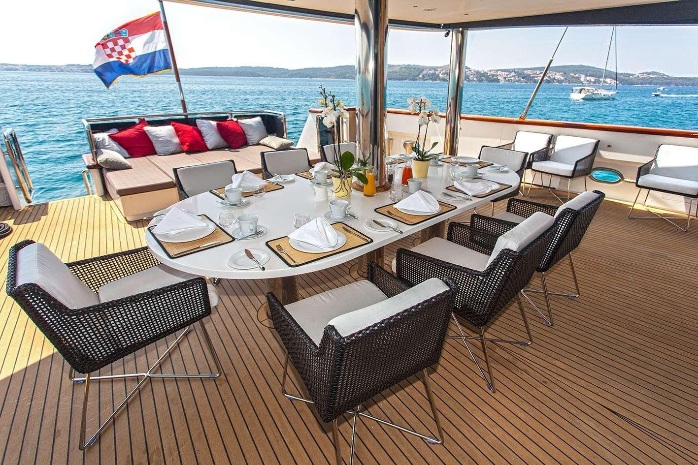 NAVILUX yacht charter 4