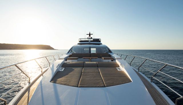 KOMODO yacht charter 3