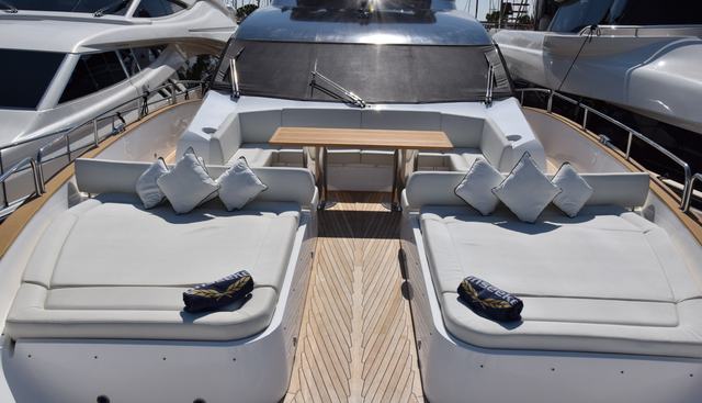 RAY 3 yacht charter 4