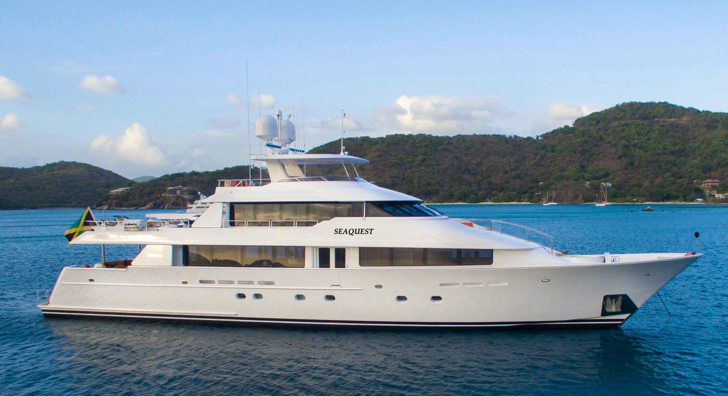 YOLO YACHT CHARTER yacht charter