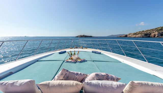 BELISA yacht charter 4