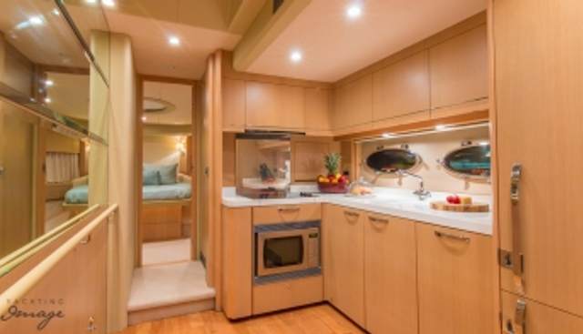 DIVAS DEL MAR yacht charter 4