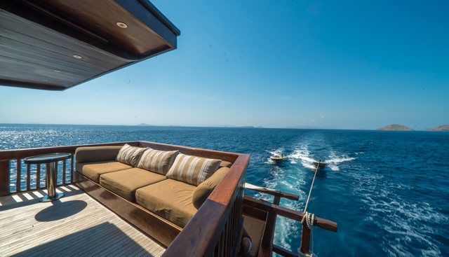 ALILA PURNAMA yacht charter 5