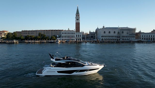 FIVE II yacht charter 4