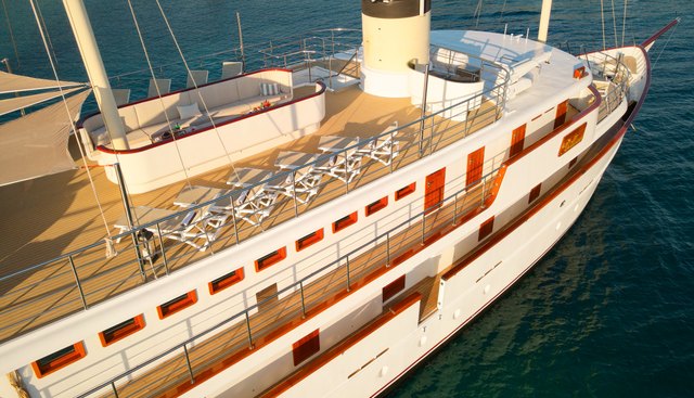 BELLEZZA yacht charter 2