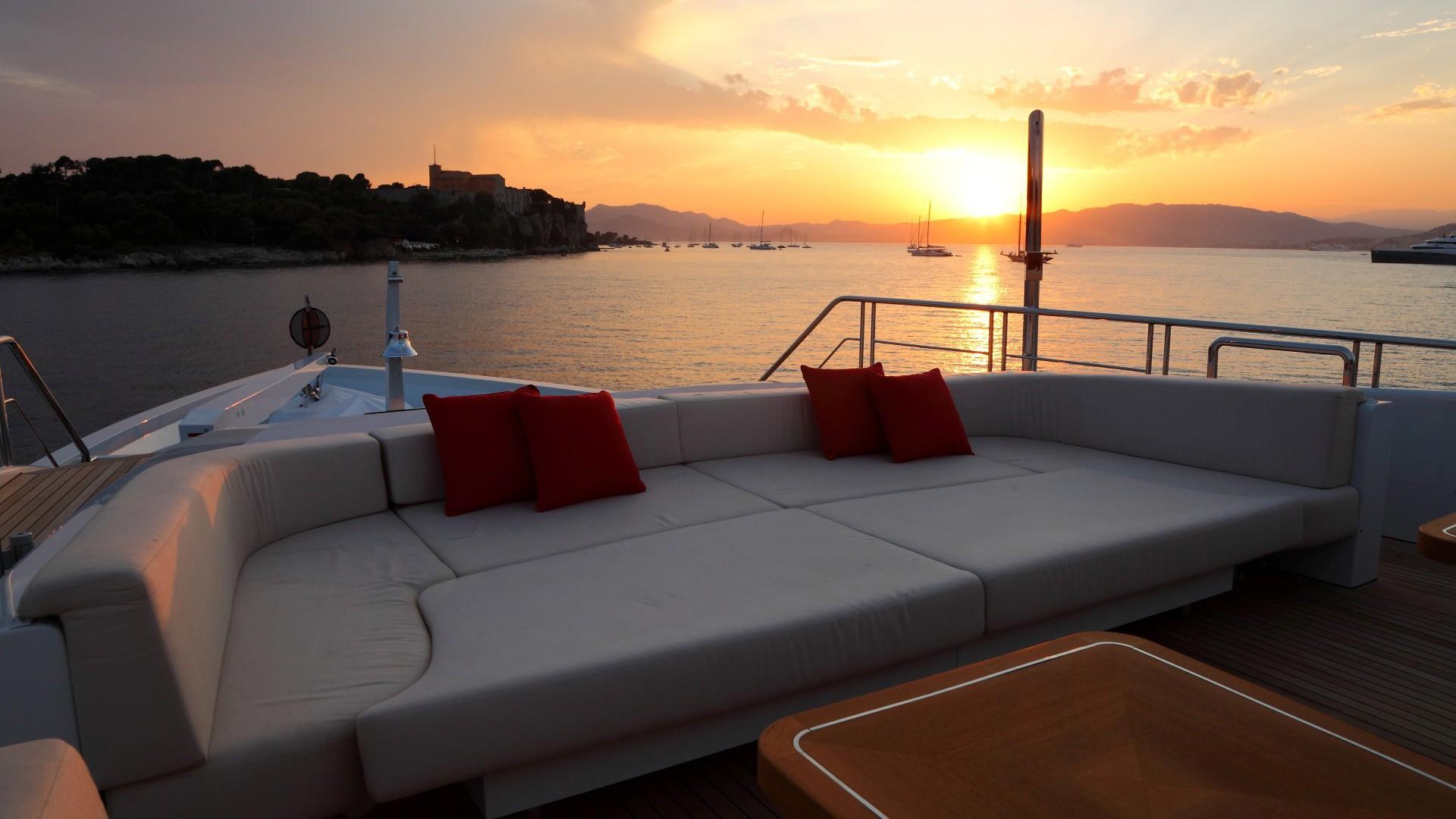 2 LADIES yacht charter 3