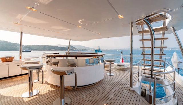 OWO yacht charter 4
