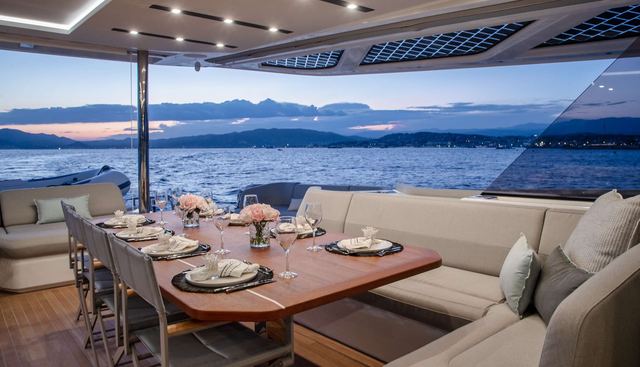 CHRISTAL MIO yacht charter 4
