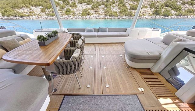 CRAZY HORSE yacht charter 5