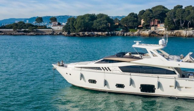 LADY BEE yacht charter 5