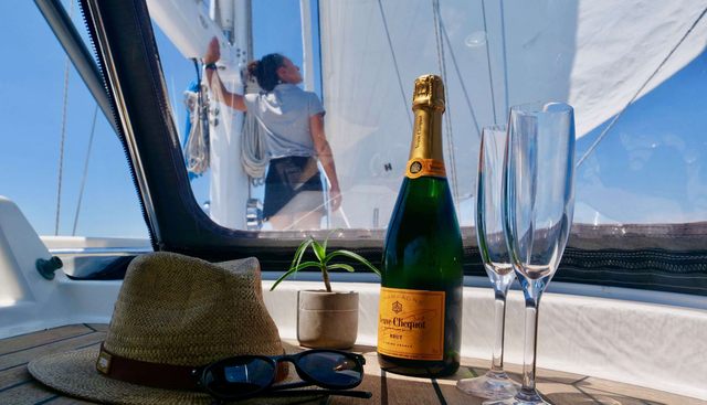 ELVIS MAGIC yacht charter 4