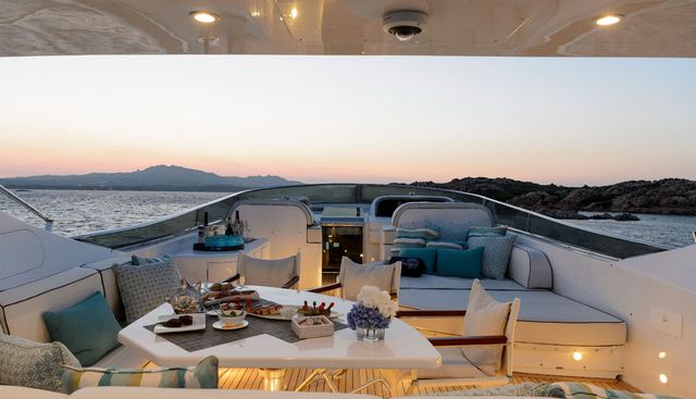 AMAYA yacht charter 4