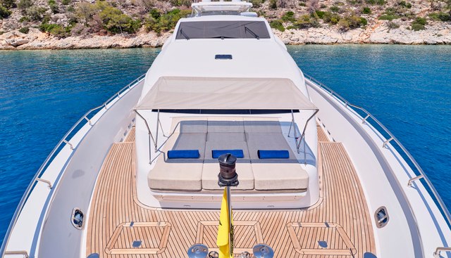 HAKUNA MATATA yacht charter 3