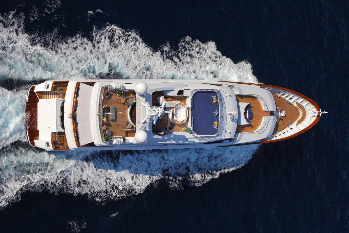 AKIRA ONE yacht charter 4