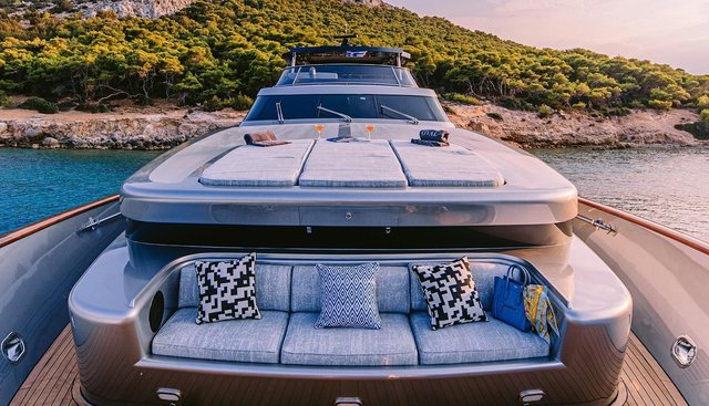 OVAL yacht charter 3
