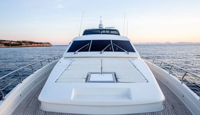 PAREAKI yacht charter 2